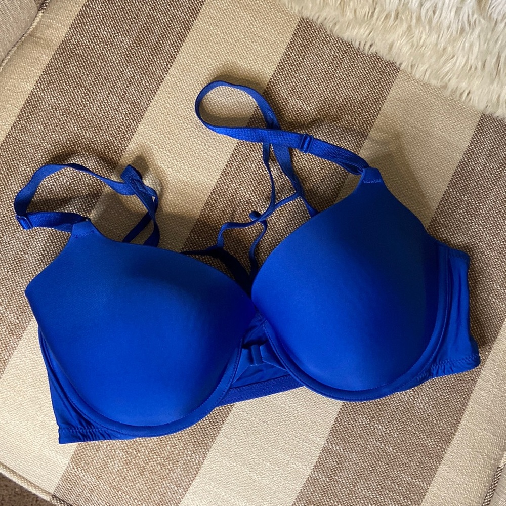 Victoria’s Secret blue front closure bra